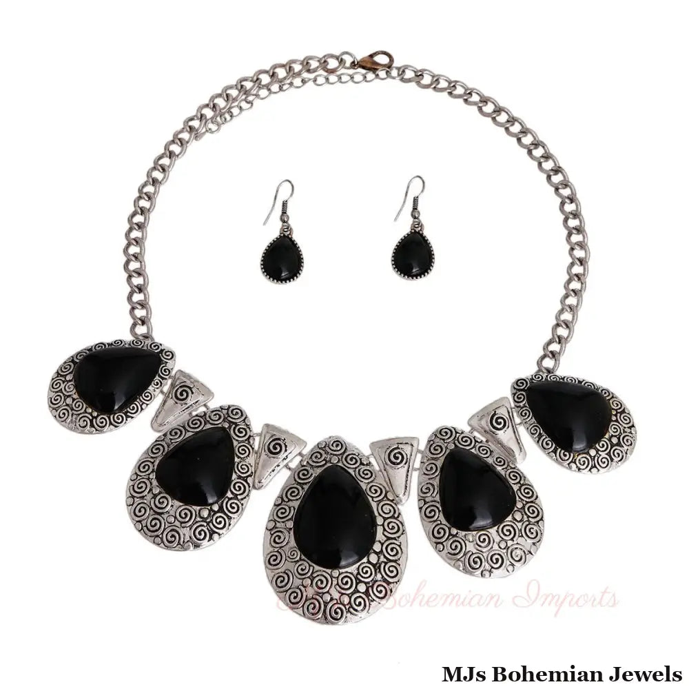 Black Teardrop Collar Necklace