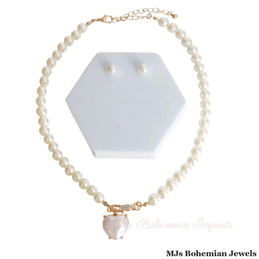 Cream Pearl Heart Pendant Choker