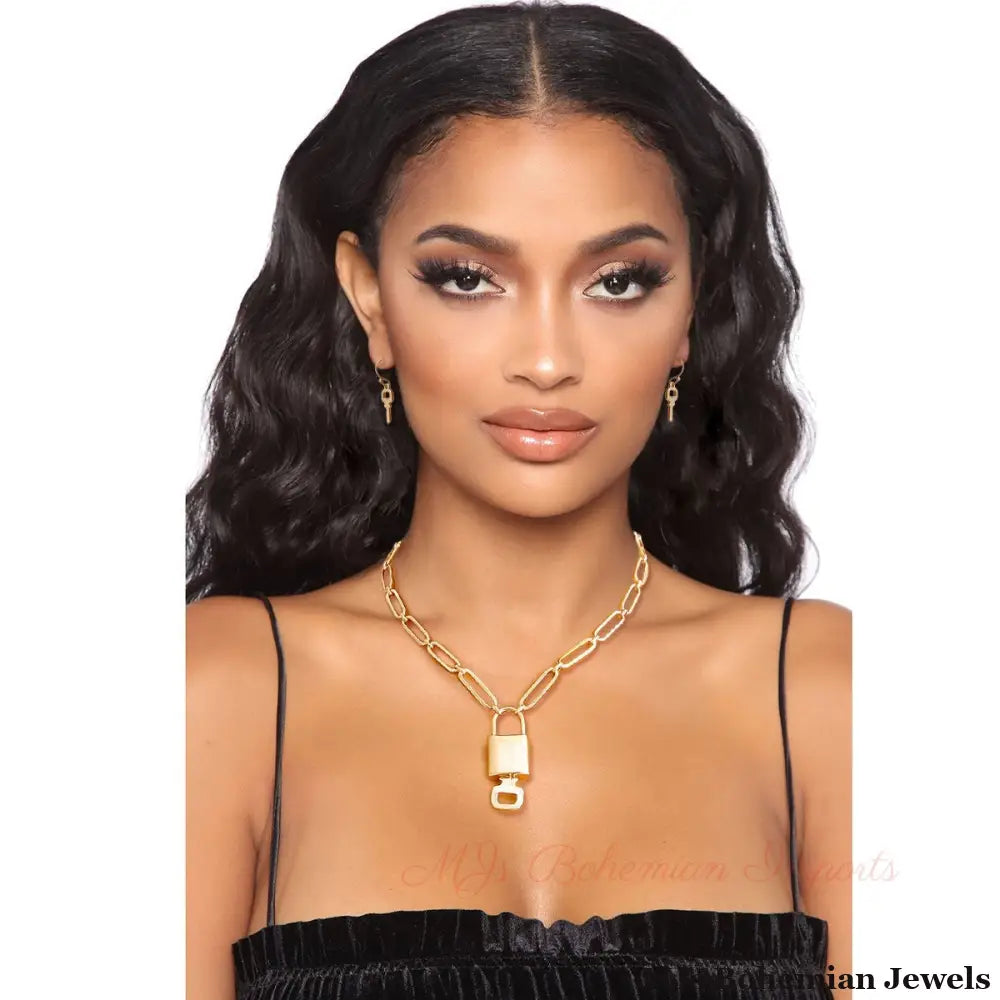 Gold Oval Link Lock Key Necklace