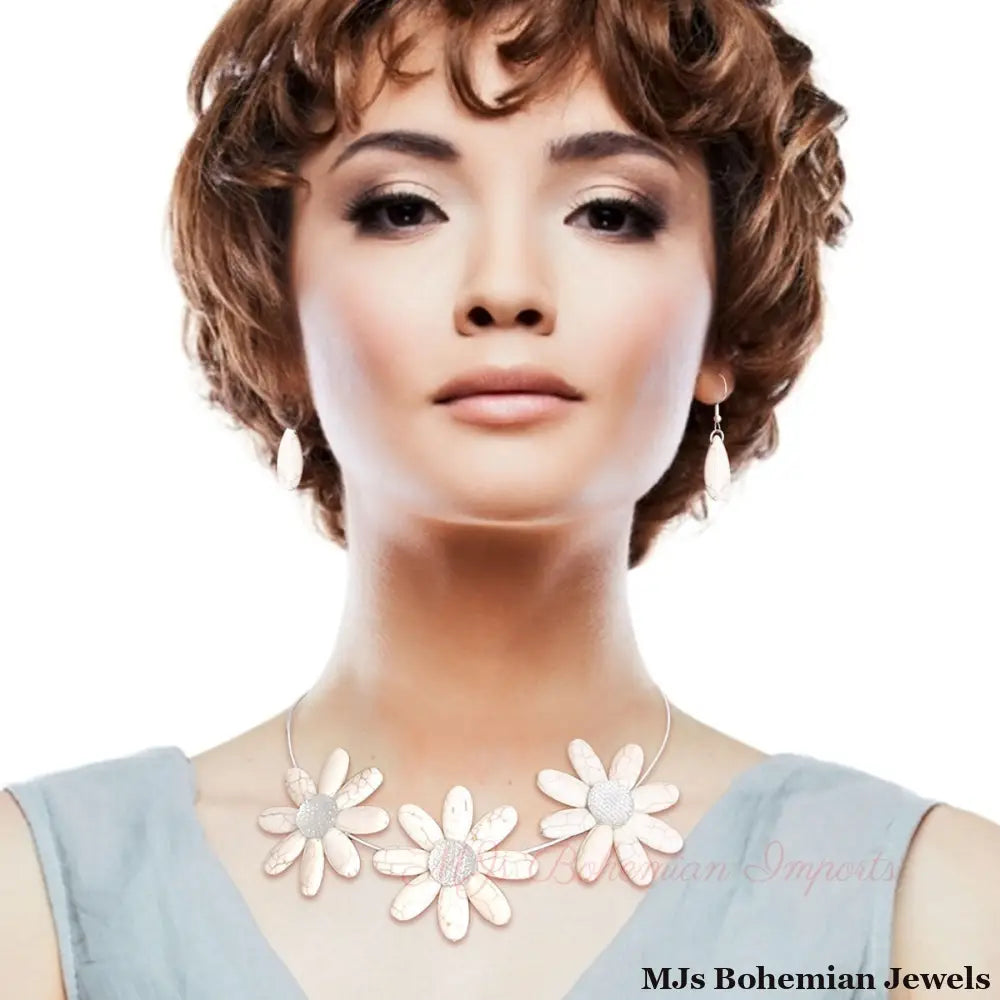 Ivory Triple Flower Wire Collar