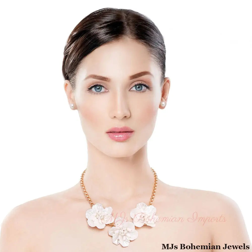 Mother of Pearl Flower Necklace